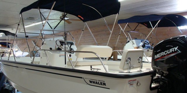 2023 Boston Whaler 230OUTRAGE/23OUT